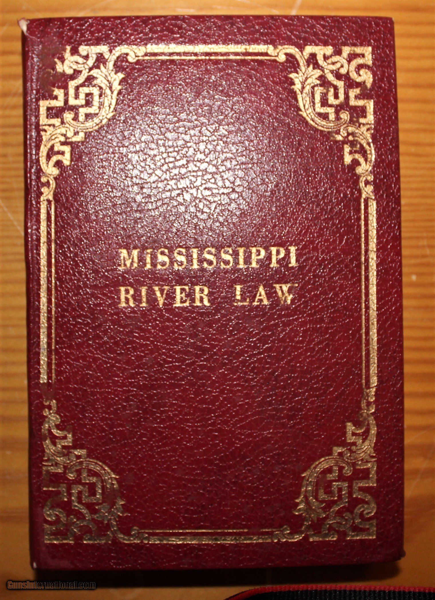 MISSISSIPPI RIVER LAW HIDEAWAY GUN IN BOOK