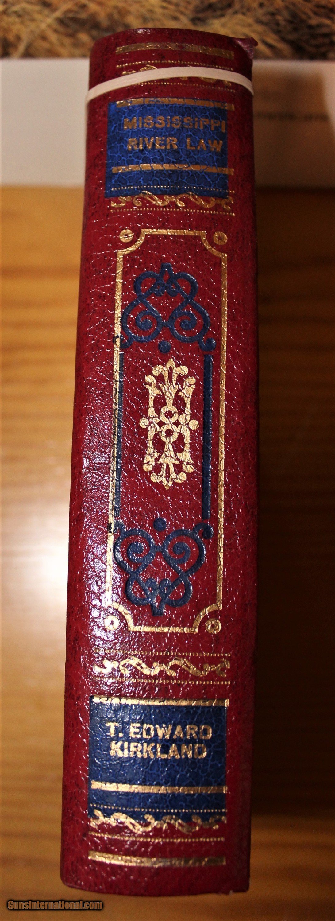 MISSISSIPPI RIVER LAW HIDEAWAY GUN IN BOOK