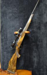 Weatherby Mark V Deluxe .300 Wby. Mag. - 2 of 11