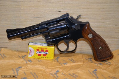 Smith & Wesson ( .22 Combat Masterpiece )