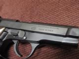 BROWNING BDA .380 - NEAR MINT WITH THREE 13-ROUND MAGS - 9 of 14