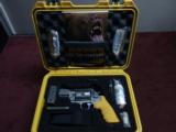 SMITH & WESSON 460ES - EMERGENCY SURVIVAL KIT - BEAR ATTACK - .460 MAGNUM - MINT IN FACTORY CASE WITH ACCESSORIES - 1 of 15