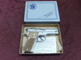 SMITH & WESSON 39-2 9MM - NICKEL- NEAR MINT IN BOX - 1 of 12