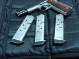 ED BROWN CLASSIC CUSTOM 1911 .45ACP - WITH FOUR FACTORY MAGS & CASE - 14 of 15