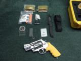 SMITH & WESSON 460ES - EMERGENCY SURVIVAL KIT - BEAR ATTACK - .460 MAGNUM - MINT IN FACTORY CASE WITH ACCESSORIES - 10 of 15