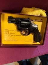 High Standard Sentinel Snub Revolver R-108, .22 S-L-LR, 9 Shot - 3 of 20