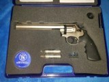 Smith and Wesson model ,686 CO2 pellet pistol - 2 of 9