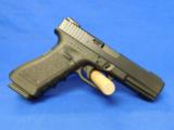 LNIB Glock 17 Gen 3 w/ box and extra sights - 11 of 21