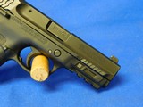 Like New condition Smith & Wesson Shield M2.0 380 ACP - 5 of 18