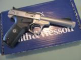 SMITH & WESSON
VICTORY
PISTOL - 2 of 3