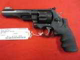 Smith & Wesson 327TRR8 357 Magnum 5