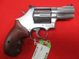 Smith & Wesson Model 686-6 357 Magnum 2.5" (USED) - 1 of 2