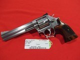 Smith and Wesson 686-1 357 Magnum / 6