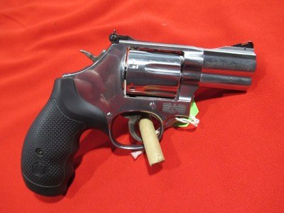 Smith & Wesson 686-6 357 Magnum 2 1/2