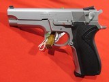 USED Smith & Wesson 5906 DA/SA 9mm - 1 of 3