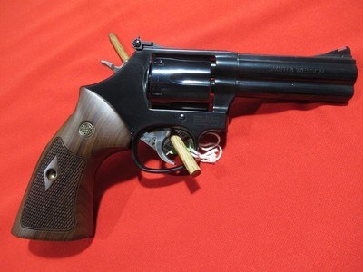 Smith & Wesson Model 586-8 Blued 357 Magnum 4