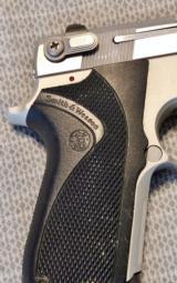 Smith & Wesson Stainless Steel
Model 669 9 MM - 4 of 15