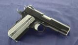 Dan Wesson Valor Commander size Bob tail 1911 chambered on 45acp Brand New - 1 of 5
