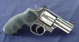Smith & Wesson Model 686-5 No Lock, Distinguished Combat Magnum Stainless with 2-1/2