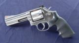 Smith & Wesson Model 686-3 No Lock, Distinguished Combat Magnum Stainless in .357mag- 5 of 5