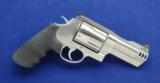 Smith & Wesson 500 chambered in 500 S&W Magnum like new condition and comes in its factory box.
- 1 of 6