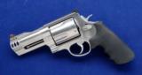 Smith & Wesson 500 chambered in 500 S&W Magnum like new condition and comes in its factory box.
- 6 of 6