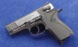 Smith & Wesson Performance Center 4006 Shorty 40 Limetid Edition and chambered in .40 S&W. - 5 of 5