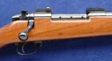Weatherby Mark V Deluxe chambered in .257wby manufactured in Japan with its factory box - 3 of 13