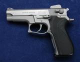 Excellent S&W 5906 in orig box - 1 of 8