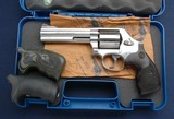 Very lightly used S&W 686-6 7 shooter - 1 of 7