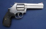 Very lightly used S&W 686-6 7 shooter - 2 of 7