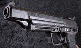 Top-Notch Heckler & Koch USP Elite in .45Acp W/ Custom Case & OEM Box - 5 of 9