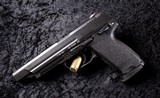 Top-Notch Heckler & Koch USP Elite in .45Acp W/ Custom Case & OEM Box - 2 of 9
