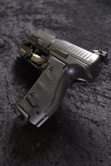 Wonderful Walther Q4SF in 9mm W/ Custom Case, OEM Box & 5 Mags - 4 of 11