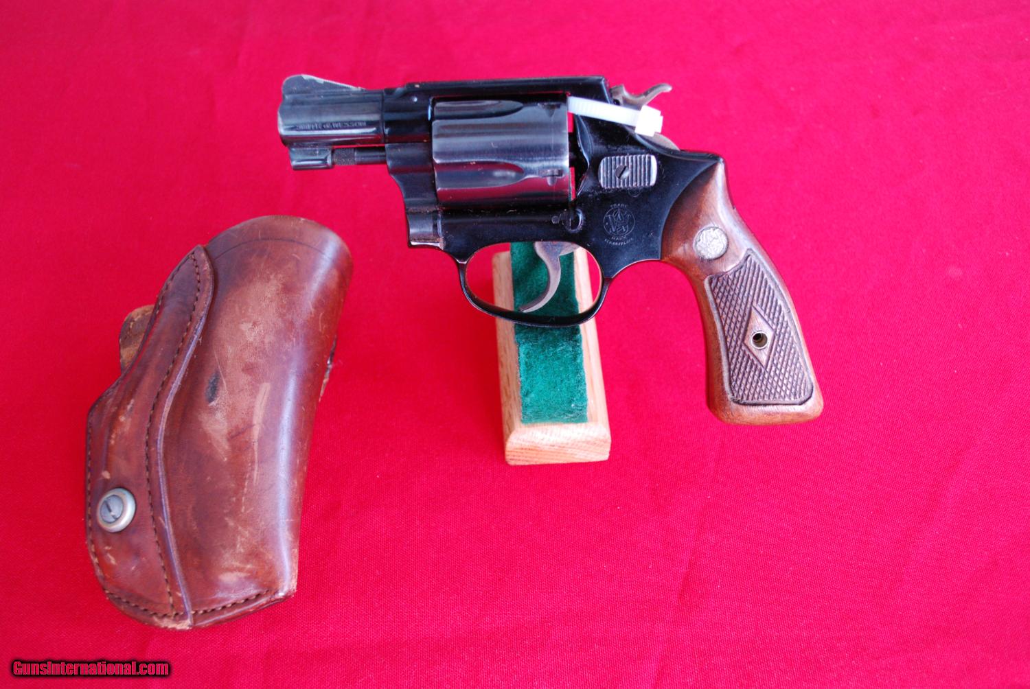 Smith And Wesson Model 37 Chiefs Special Airweight In 38 Special With 2 Clark Holster 8142