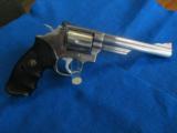 Smith & Wesson Model 66-2 Combat Magnum - 2 of 5