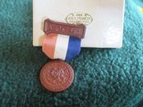 Daughters of Union Civil War Veteran pin in original box - 4 of 4