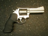 Smith and Wesson 686 No Dash 4 Inch SS .357 - 2 of 11