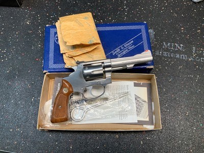 Smith and Wesson Model 63 22/32 LNIB - Image 1 of 14