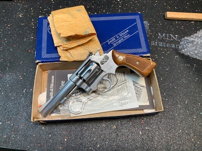 Smith and Wesson Model 63 22/32 LNIB - Image 2 of 14
