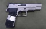 Sig Sauer P220 45 acpstainless - 1 of 2