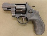 Smith & Wesson 327NG357 magnum - 2 of 3