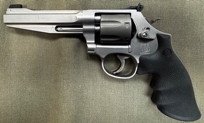 Smith & Wesson Model 986, 9mm