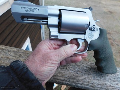 Smith & Wesson PC460 XVR As New In Black and Gold Performance Center Bag Non Fluted Cyl