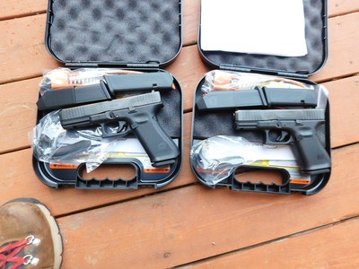 Glock V19 NEW IN BOX WITH ALL PAPERS, 3 MAGS, LOCK AND ALL ACC'S SUPER BARGAIN