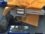 SMITH & WESSON 686 .3-5-7 - 1 of 13