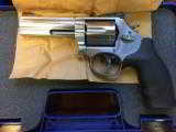 SMITH & WESSON 686 .357 - 1 of 9