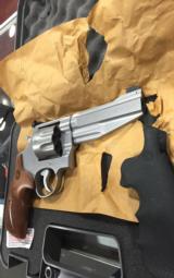SMITH & WESSON 627 PERFORMANCE .357 - 7 of 9