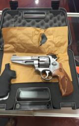 SMITH & WESSON 627 PERFORMANCE .357 - 4 of 9