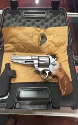 SMITH & WESSON 627 PERFORMANCE .357 - 3 of 9